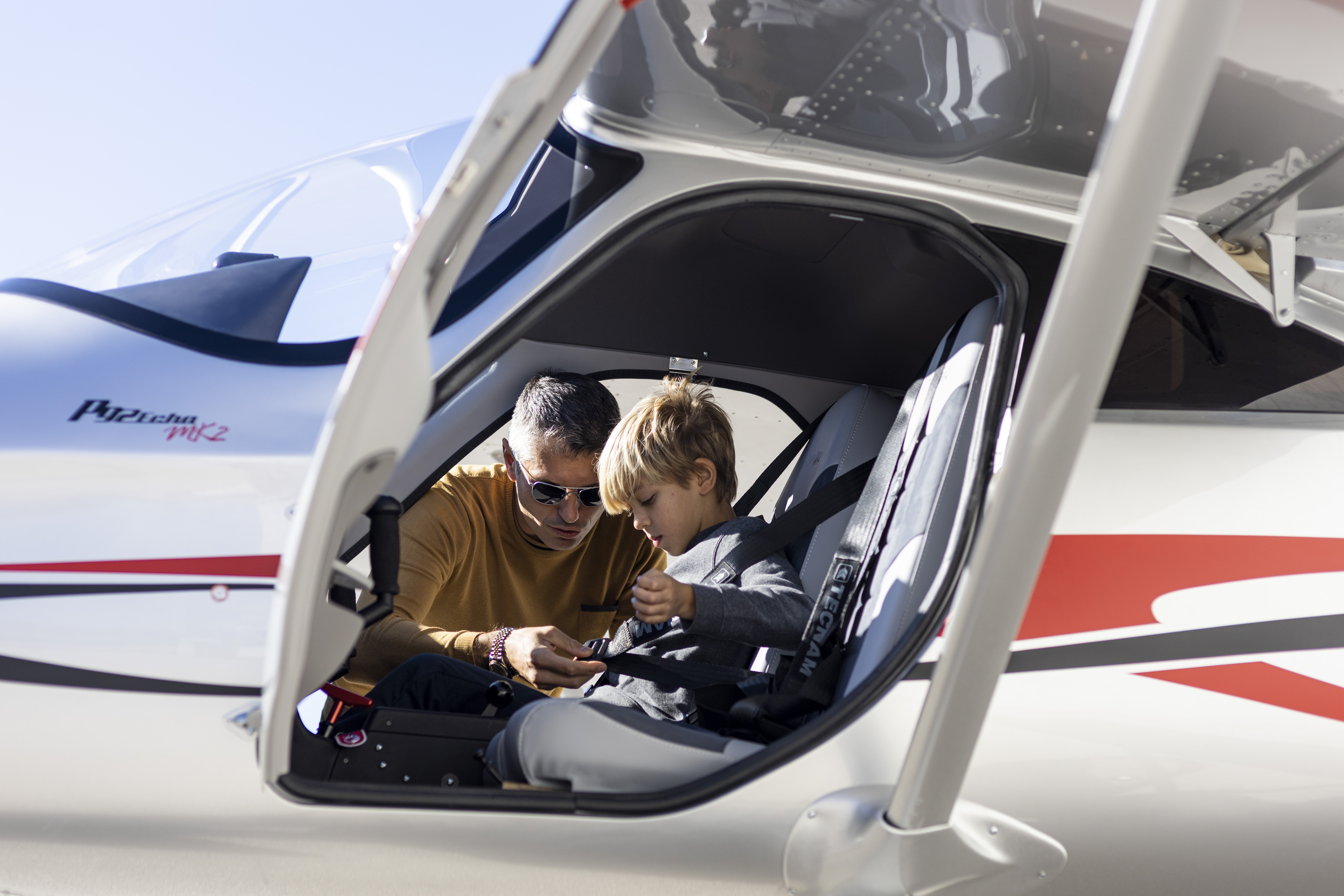 Avioane Certificate vs Avioane<br />Ultraușoare