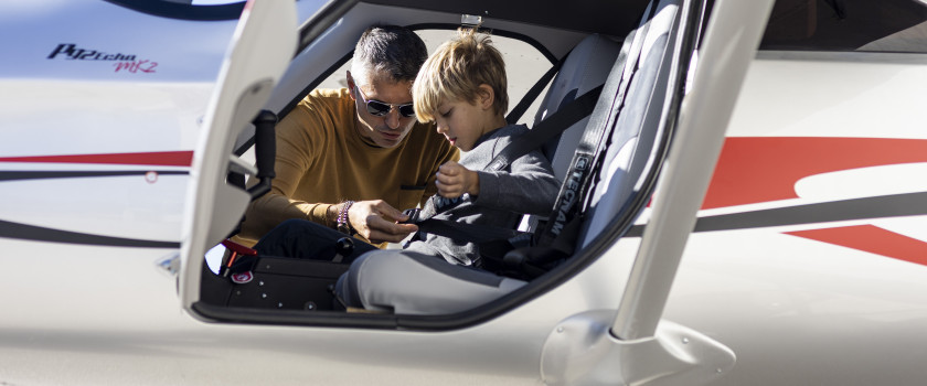 Avioane Certificate vs Avioane Ultraușoare